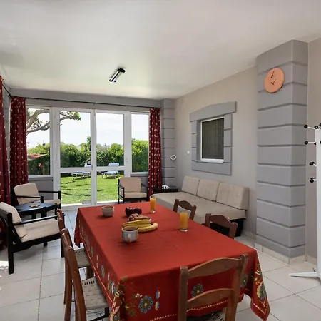 Petrakis Afrathias Garden House
