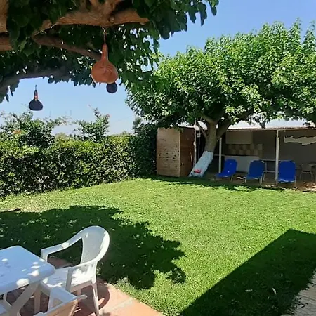 Feriehus Petrakis Afrathias Garden House Kalamaki (Heraklion)